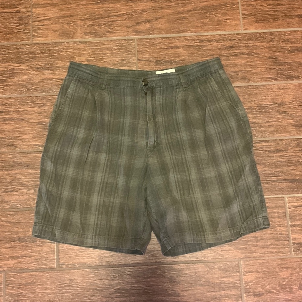 Eddie Bauer size 36 shorts